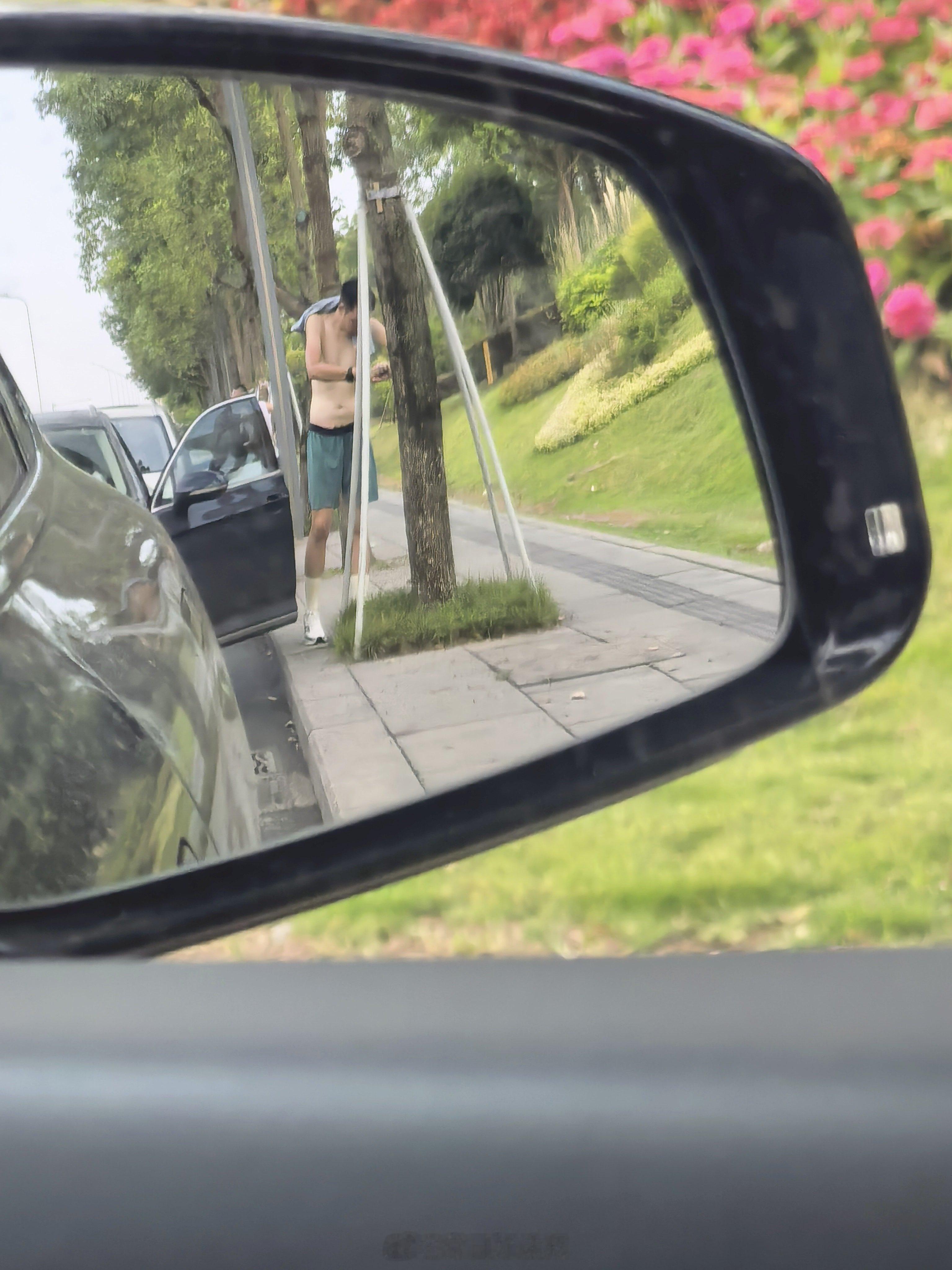 跑步🏃的帅哥身材真好