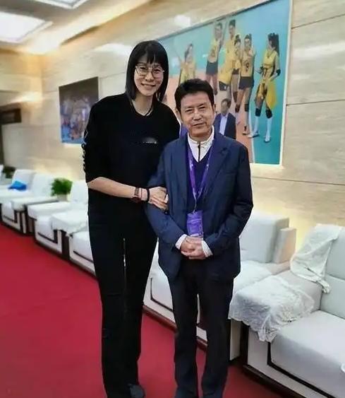 1992年陈忠和的第一任妻子因背包带勾住了火车，而被卷入火车下不幸而亡。3年后，