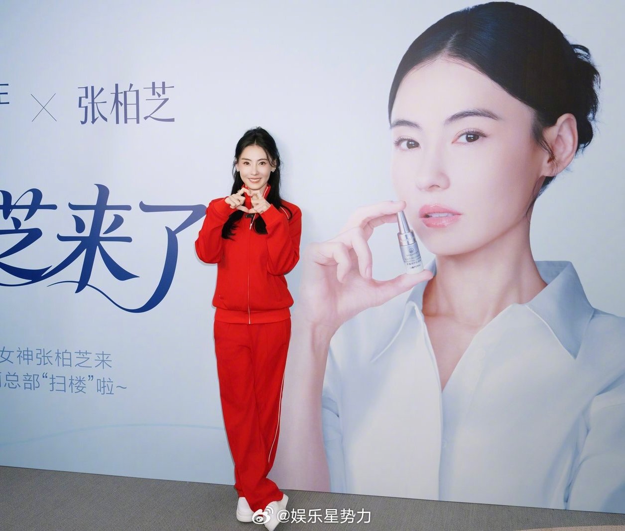 办公室被张柏芝美貌暴击 亲眼看到领工牌入职那一刻，整层楼都安静了一秒！她一路在工