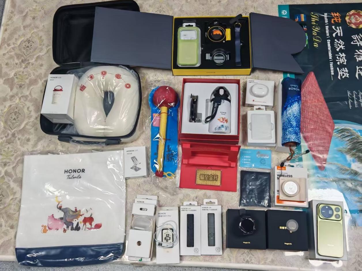 荣耀这波送礼品，是真没在客气。
买了一台Magic9 Pro Max加一块手表，