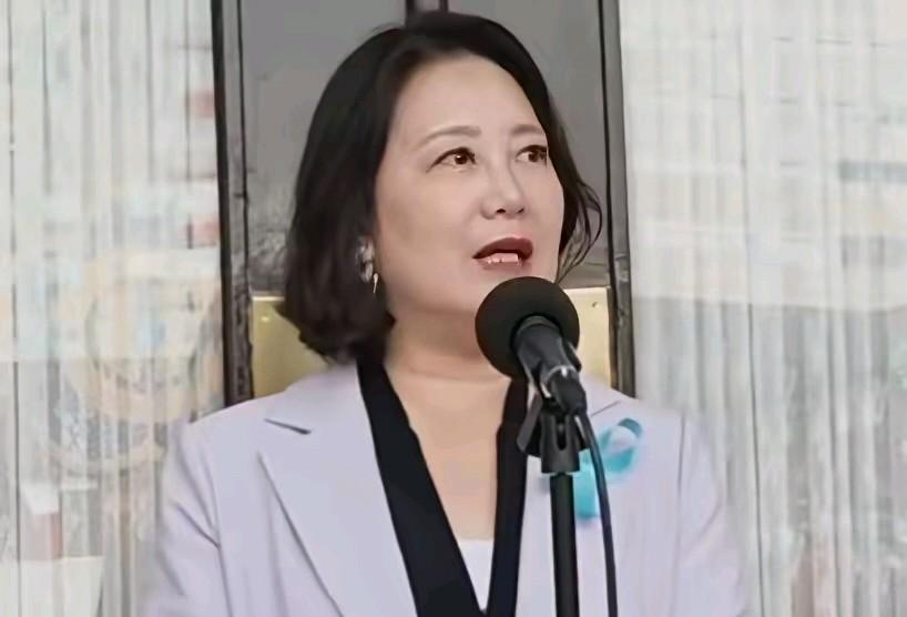 吴思瑶造谣、诽谤，毫无底线，乱用经费为沈伯洋参选拉票，一起各地游玩，花纳税人钱不