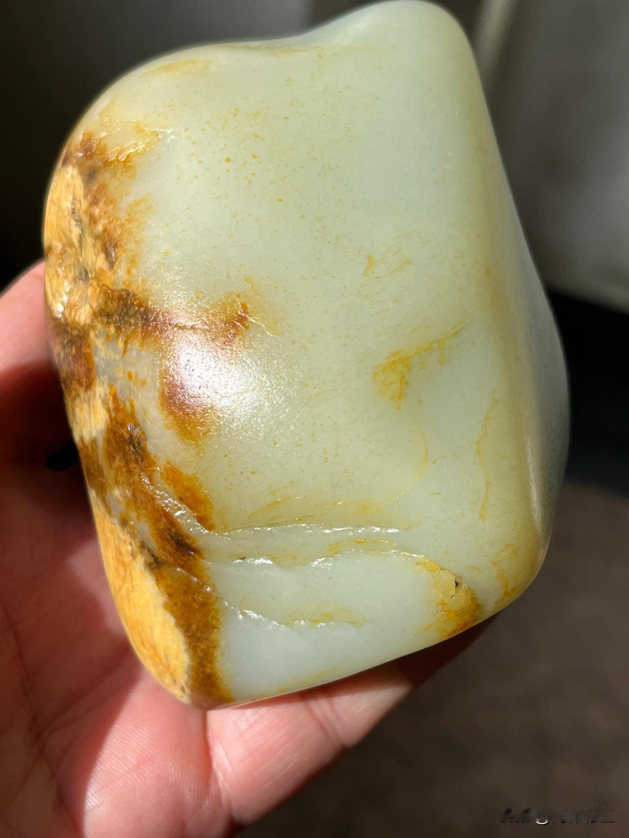 肉疙瘩和田玉籽料。
