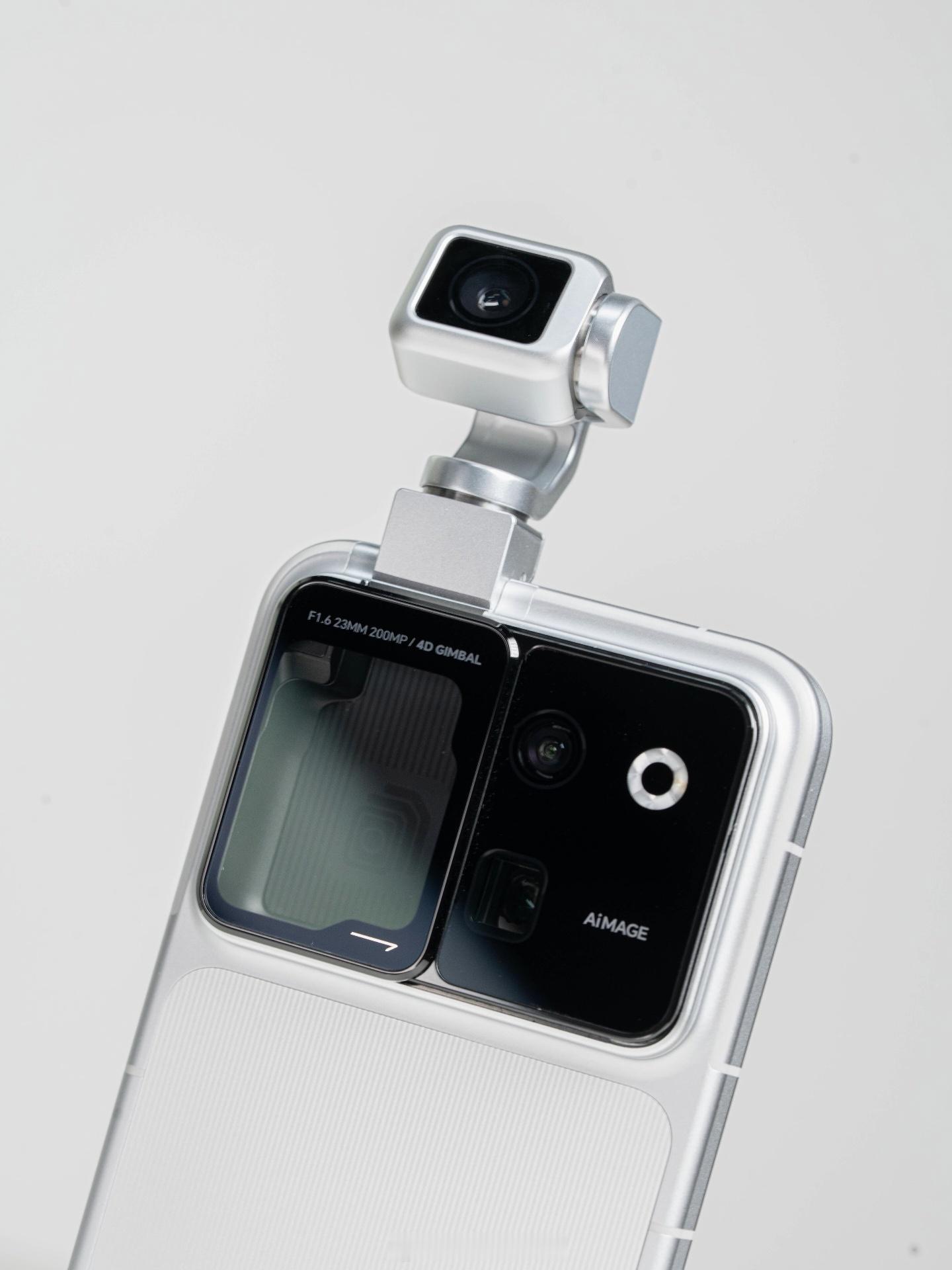 最近荣耀Robot Phone的一波创新潮，在数码圈掀起了一阵风浪，不禁让我想到