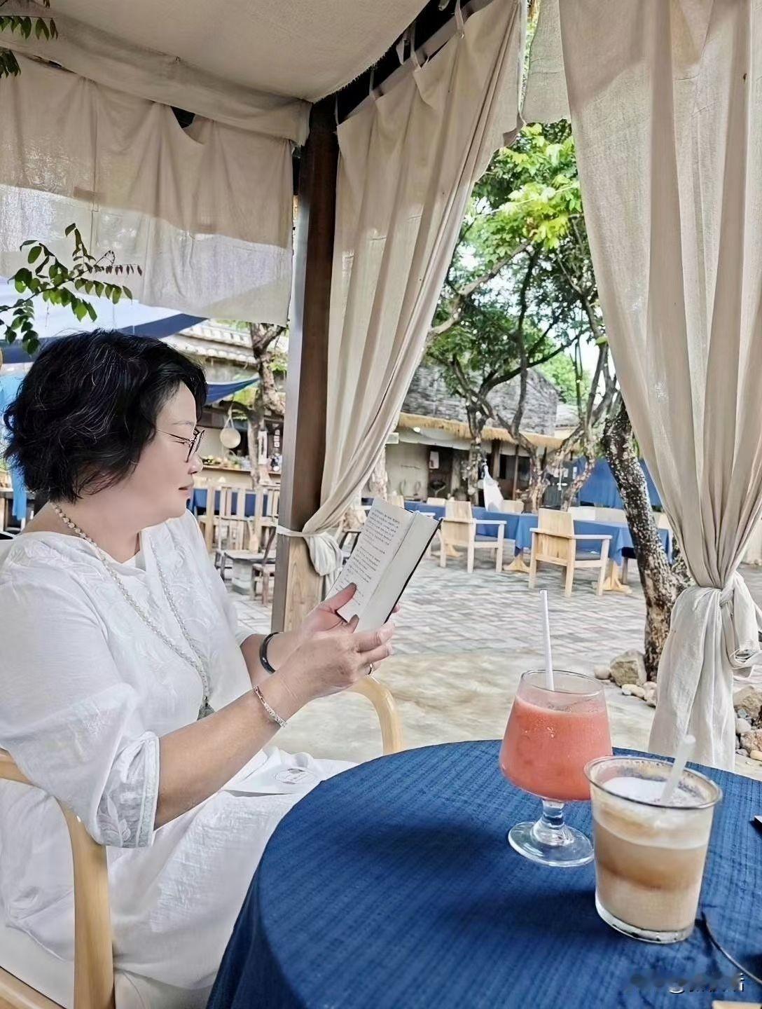 但愿晚年懂得：
不四处插手，守好人事边界，美好的一定是心情，而且不仅仅是一个人的