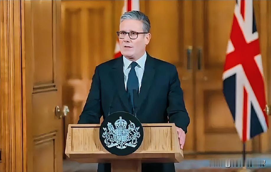 1月5月晚上的最新消息，速报，全都不容错过，第二条 ：英国首相斯塔默遭逼宫后自救