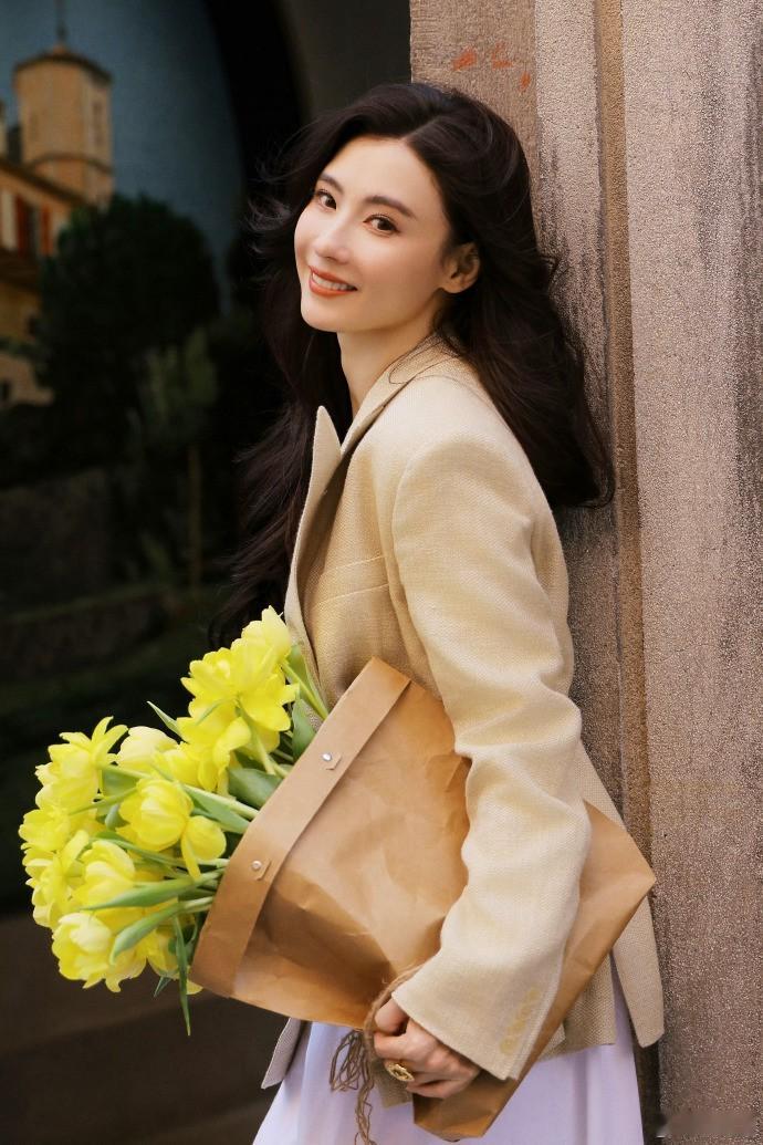 张柏芝，一个拥有非凡魅力和天赋的女子，却未能在娱乐圈中占据一席之地。或许，她的故