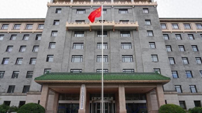 要相信国家的力量，救市必然成功！但是这次有惊无险的暴跌然后救起来，说明外围事件的