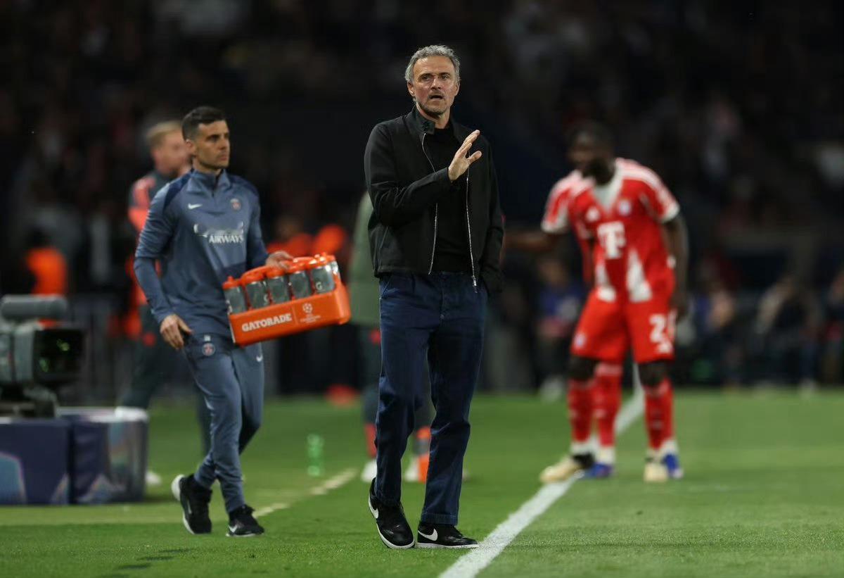 5-4史诗对决！9球大战引爆欧冠，恩里克刷新神迹创最快50胜纪录足坛从不缺经典名