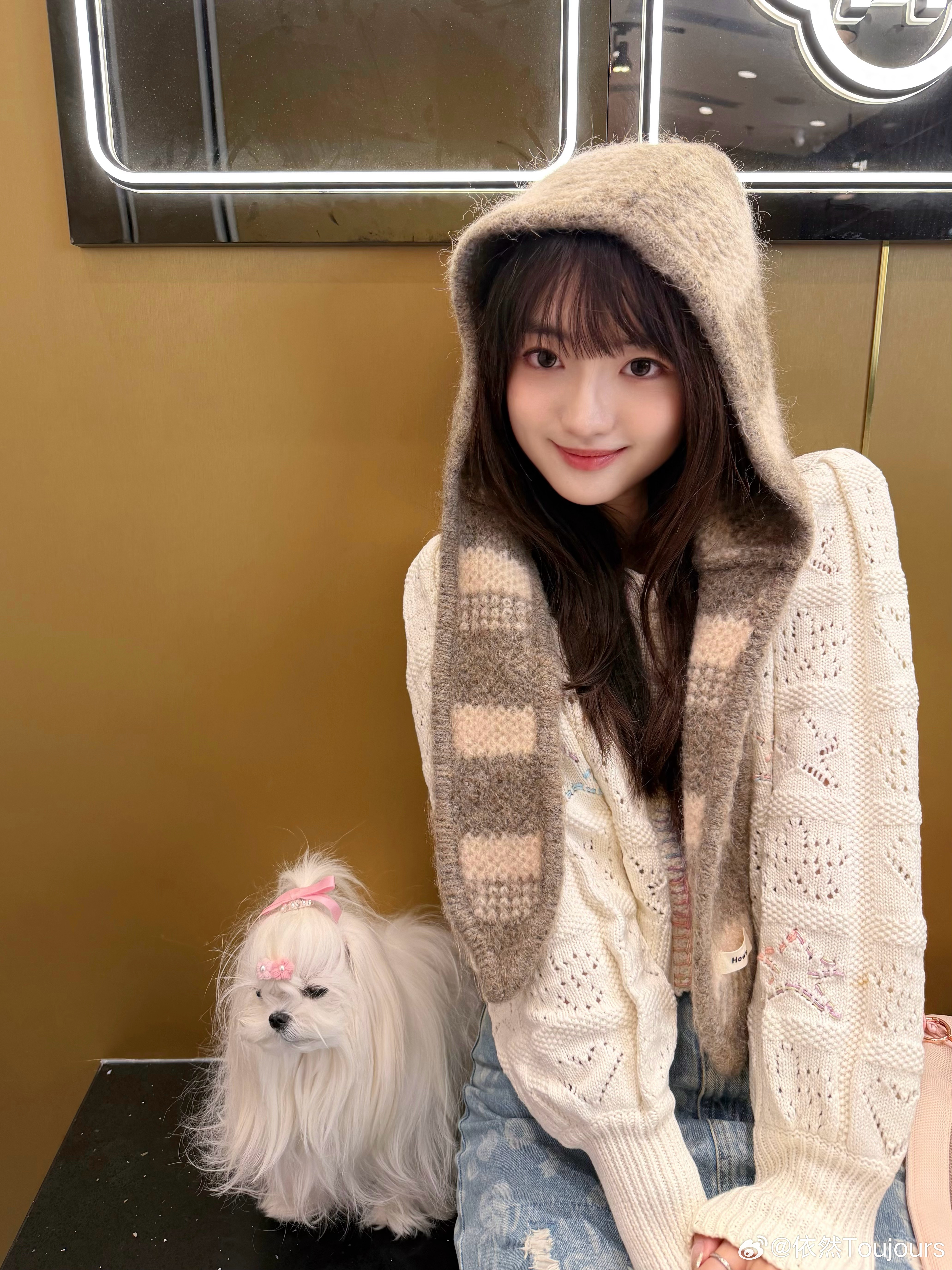 乍暖还寒的三月是粉红色的！周末三个粉红脑袋齐出街！My girls , 节日快乐