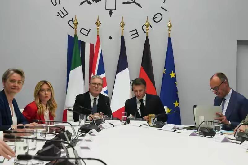 英法拉着数十国密谋通航，特朗普突然炸场发文！一场大戏彻底藏不住了
 
国际局势又