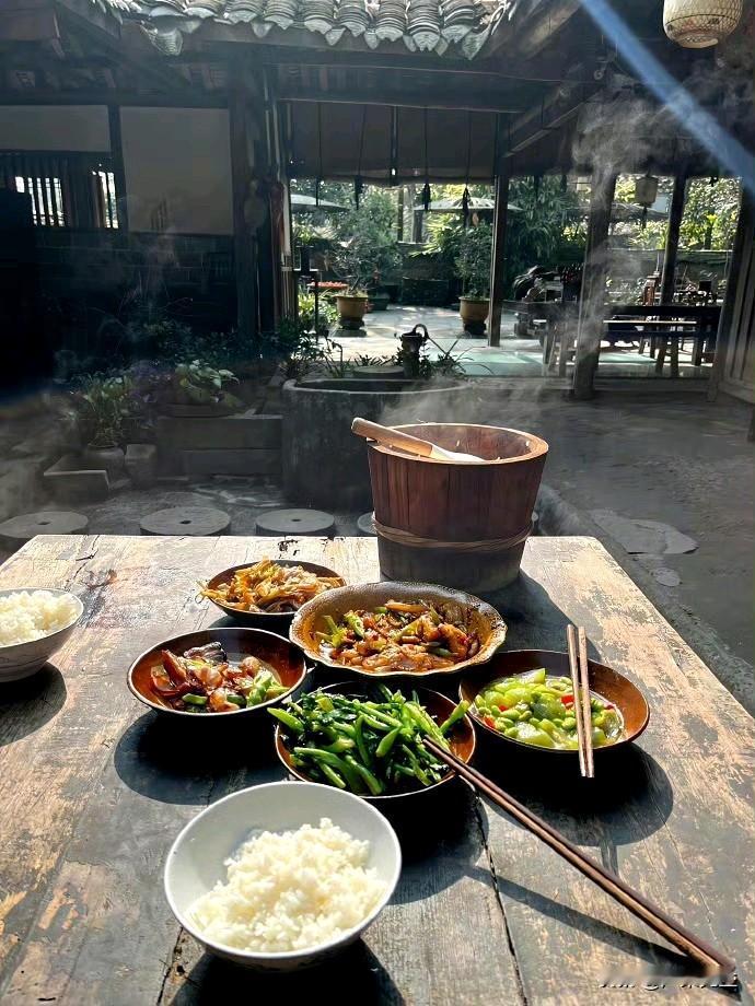 晒出每日美食退休归田园，守老屋良田，侍一方菜地，伴着父母留下的烟火度日。不追繁华
