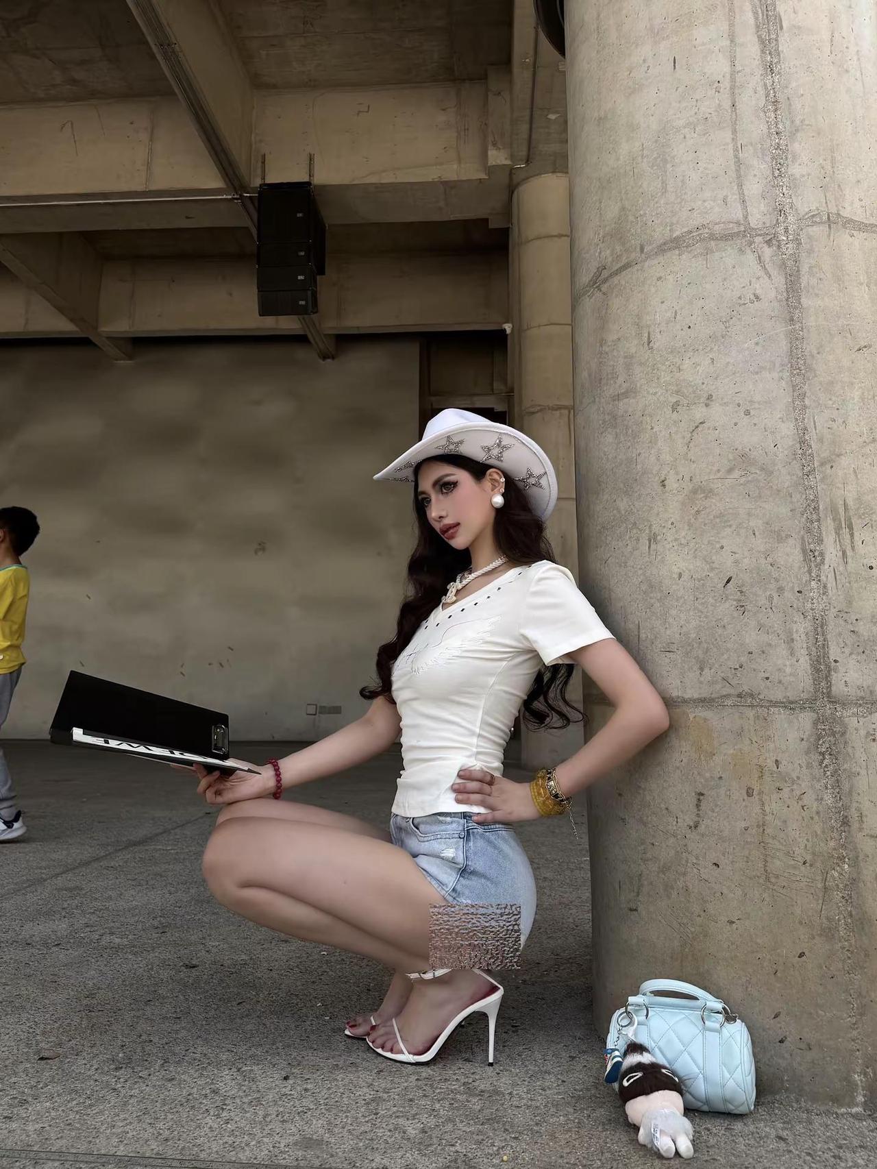 西部狂野美人。辣妹出街 审美提升穿搭 辣妹style