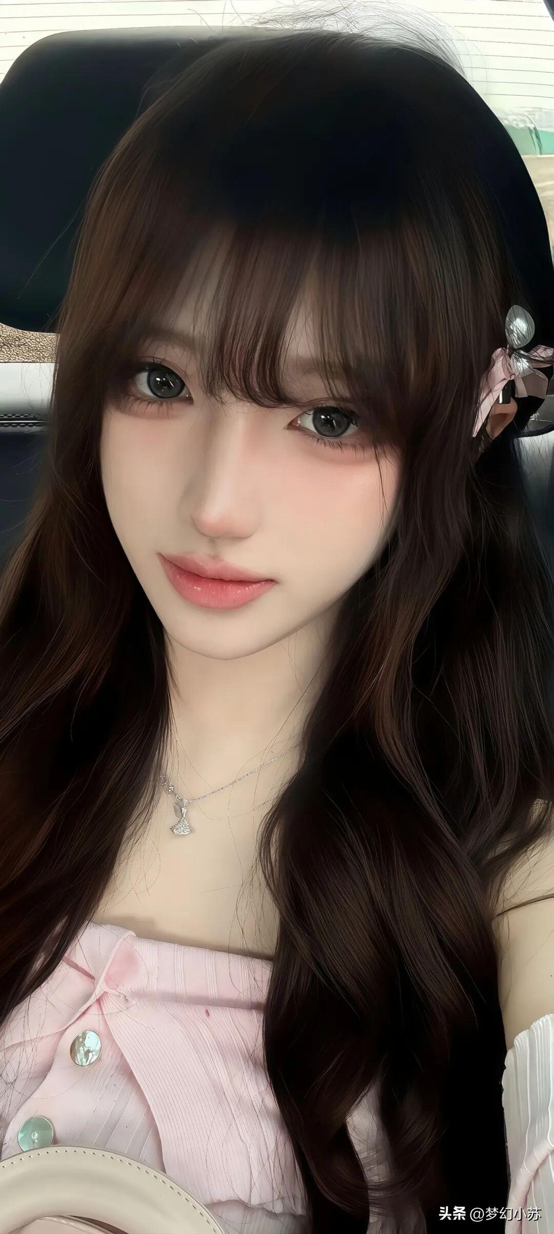 美图壁纸共享阳光下的甜美少女，轻纱裙摆随风飘扬，温柔微笑，元气满满！🌞💖✨美