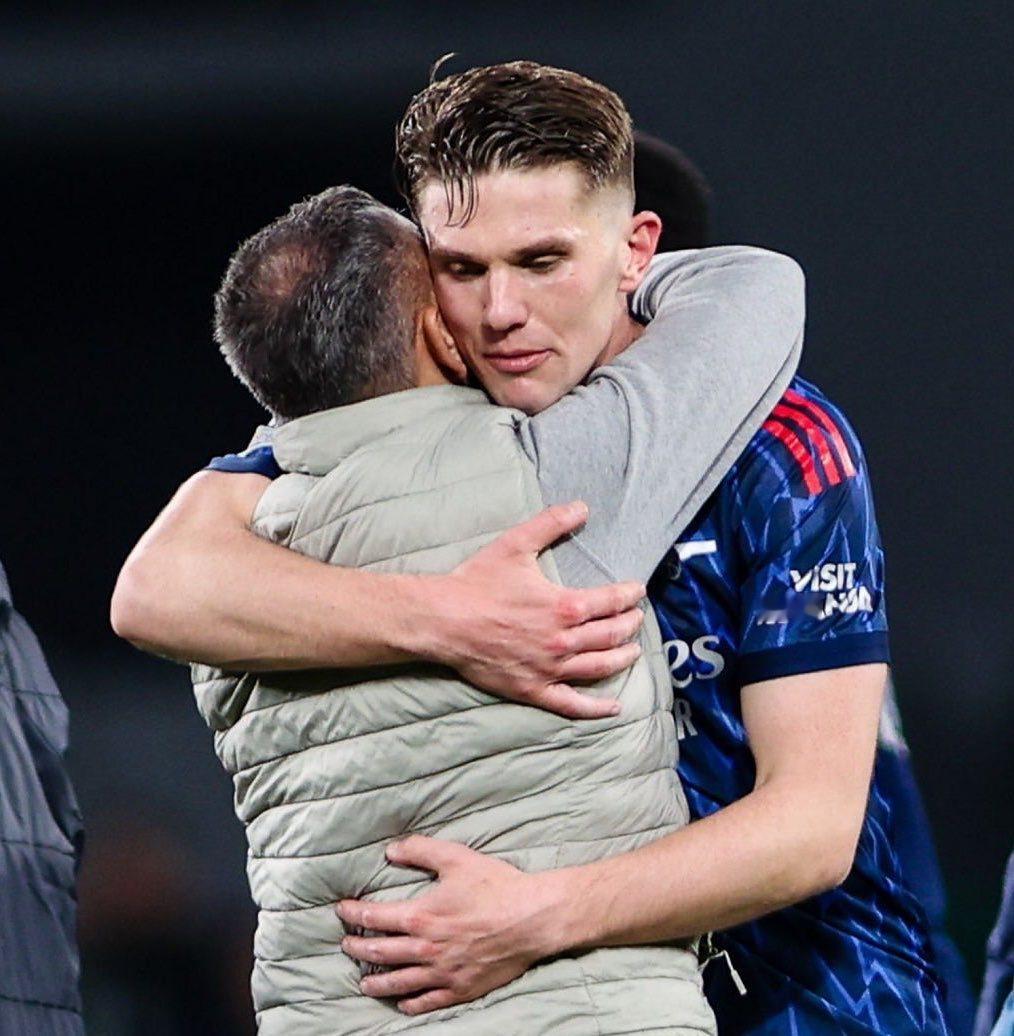 葡萄牙体育主教练鲁伊·博尔赫斯在谈到终场哨响后与约克雷斯的交流：“我只是问了他还