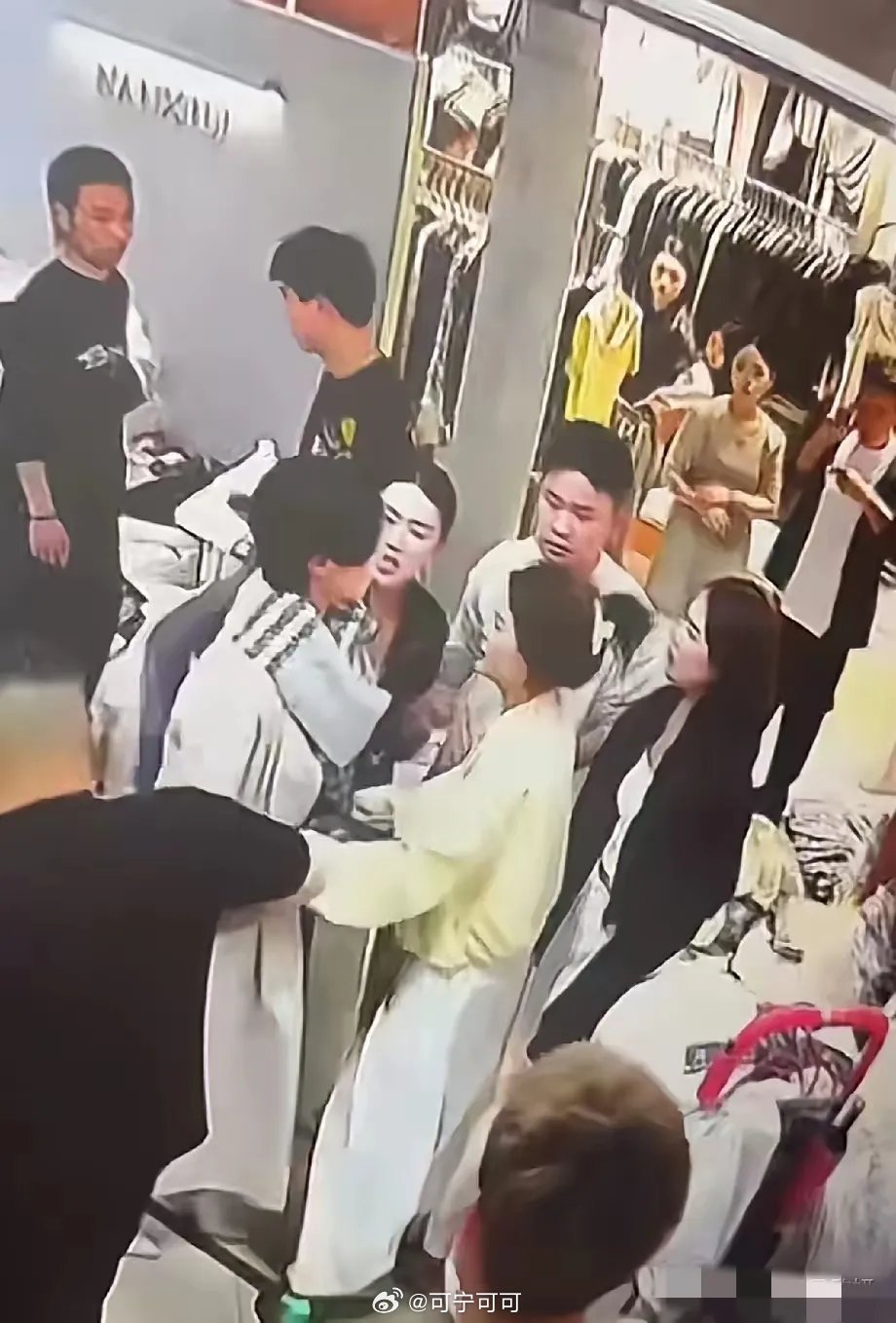 爱到最后，拼的全是良心从瘦弱小姑娘熬成四季青独当一面的老板娘，守着档口拼出一片天