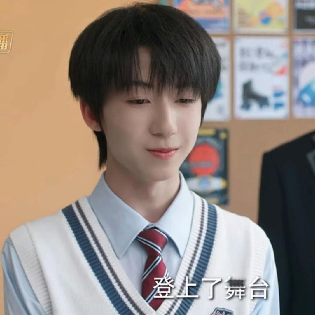 杨博文周扬我连心疼你都有时差 演技从不用刻意煽情，直直倒地的瞬间就足以击溃人心。