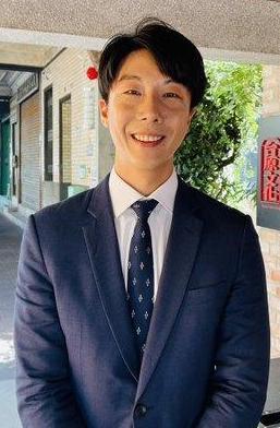 “我就是主张台独，政治立场是妥妥的台独工作者，那又怎么？难道就活该被炸死？”
 