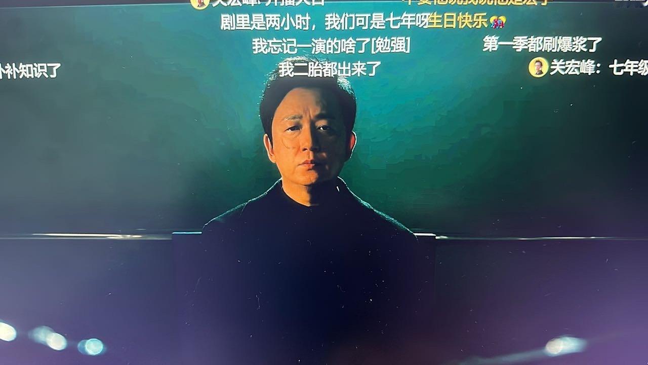 打开白夜破晓，感人，潘老师虽然在别的剧里时常身材管理不当，但这里他保持住了！[笑