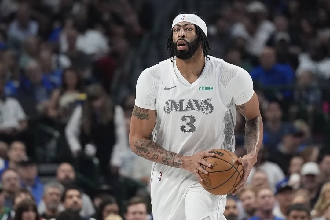 NBA独行侠要是保持健康，三个中锋可够对手打的：1，浓眉——身高208cm，臂展