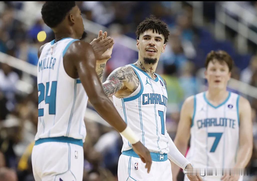 现在连胜最长的是哪支球队？
肯定想不到，竟然是黄蜂
他们已经拿到7连胜
万年鱼腩