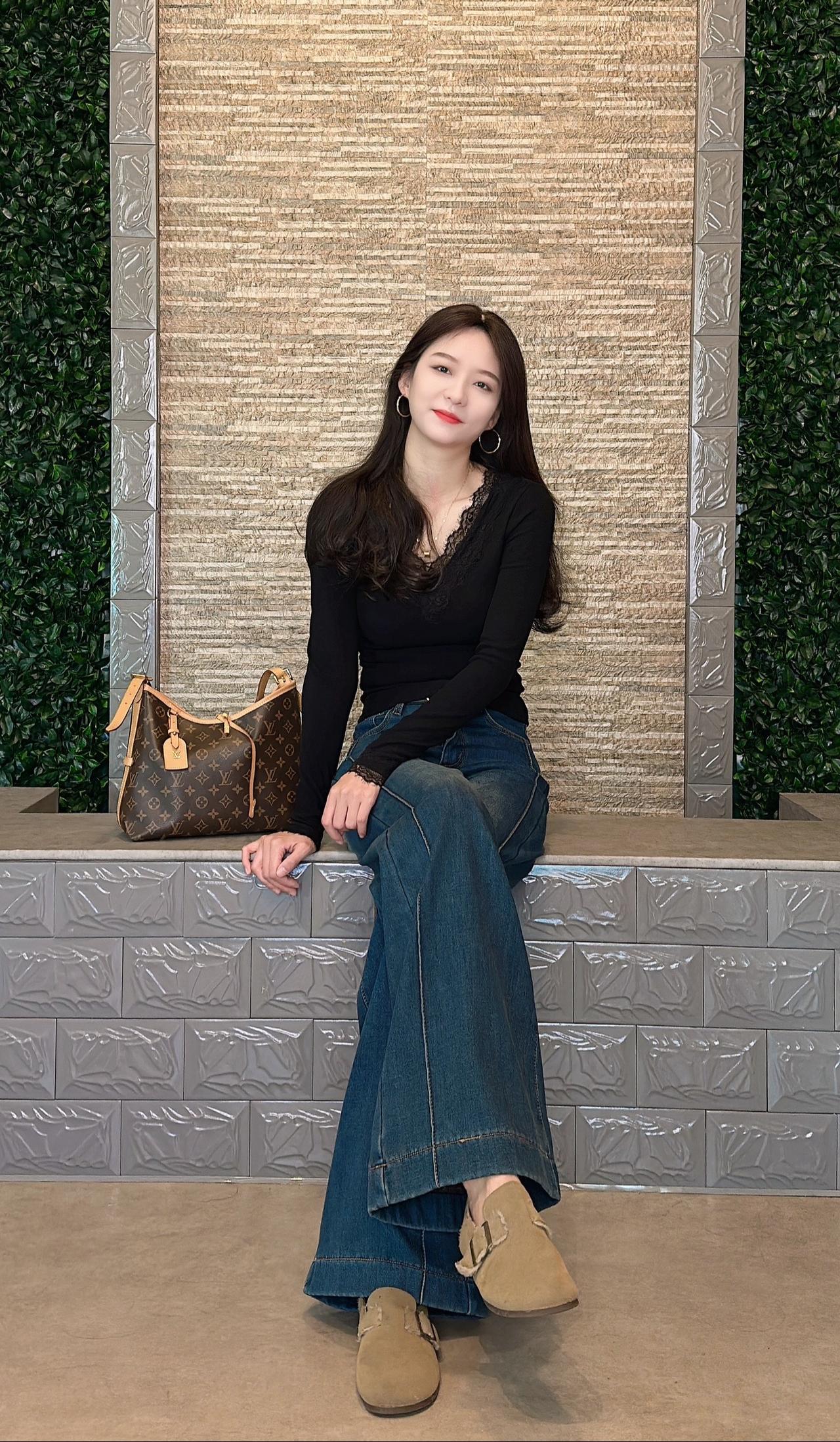 万事尽心尽力就好，有则锦上添花，无则顺其自然。v领蕾丝打底衫 打底衫 冬季穿搭