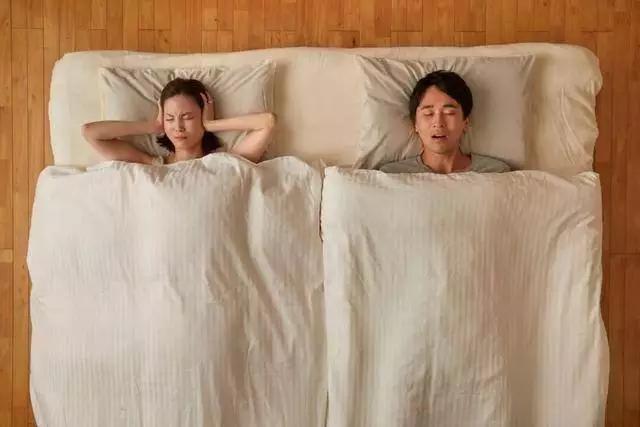 现在的男女关系，在婚姻的平台上，正处于一种僵化对峙的阶段。
         男