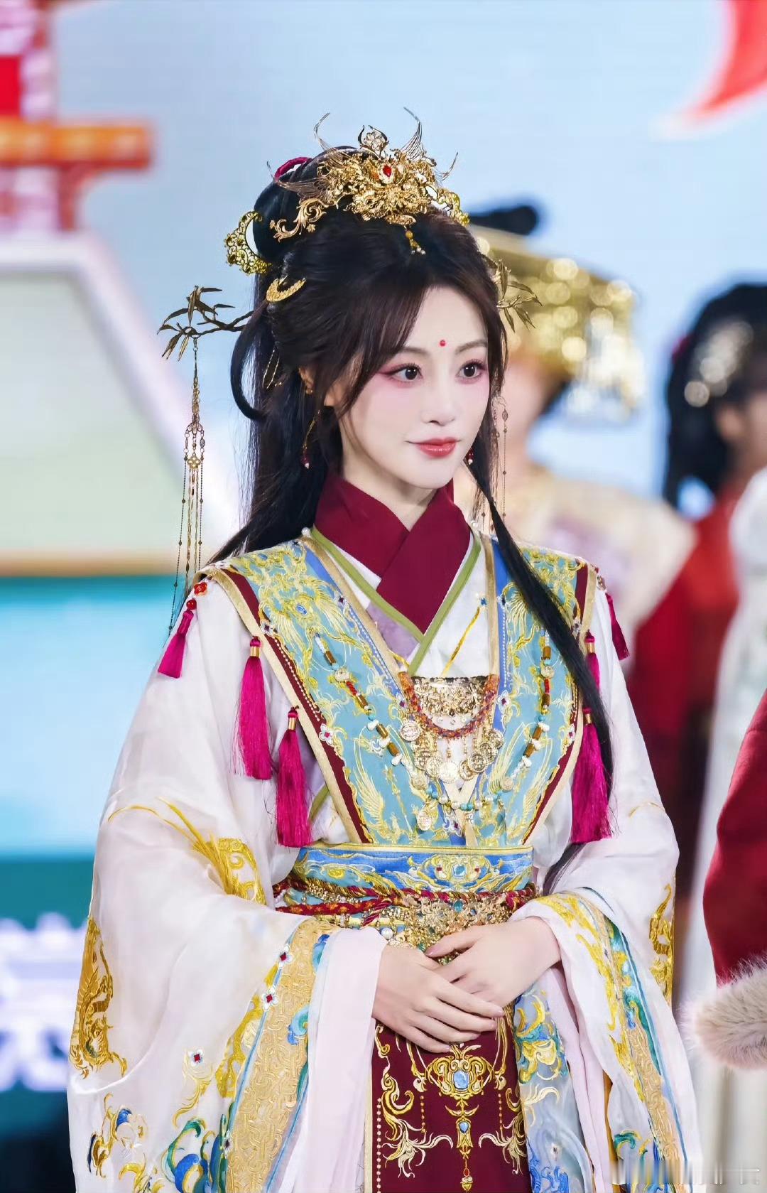 2024 年搜狐视频国风盛典，祝绪丹惊艳现身。其容颜与气质在央妈镜头下展露无遗，