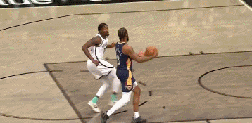 NBA赛场镜头：我仿佛听见篮架说，锡安，你轻点，疼。
  你说锡安瘦了23斤？还