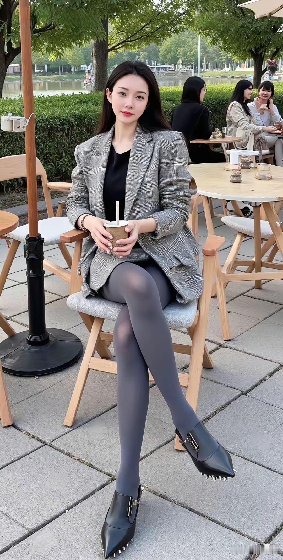 都市雅致风，咖啡馆里的一抹时尚