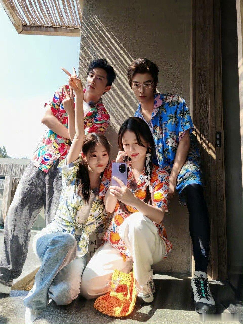 虞书欣她拍vs自拍 关键是怎么拍都那么美，每一张都是绝美壁纸[害羞][害羞]该如