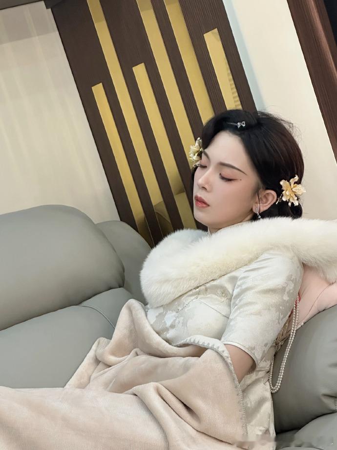 陈瑶姑的睡颜陈瑶姑不下楼时在做什么纵然归于安静休憩，霍家主母独有的风骨依旧从眉眼