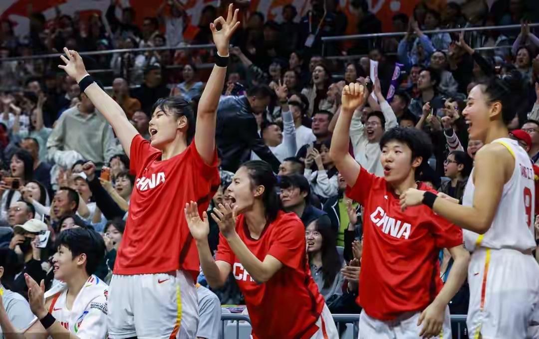 如果李梦和黄思静在，可能不会有现在问题。女篮李月汝配合如何安排？
女篮对决巴西这