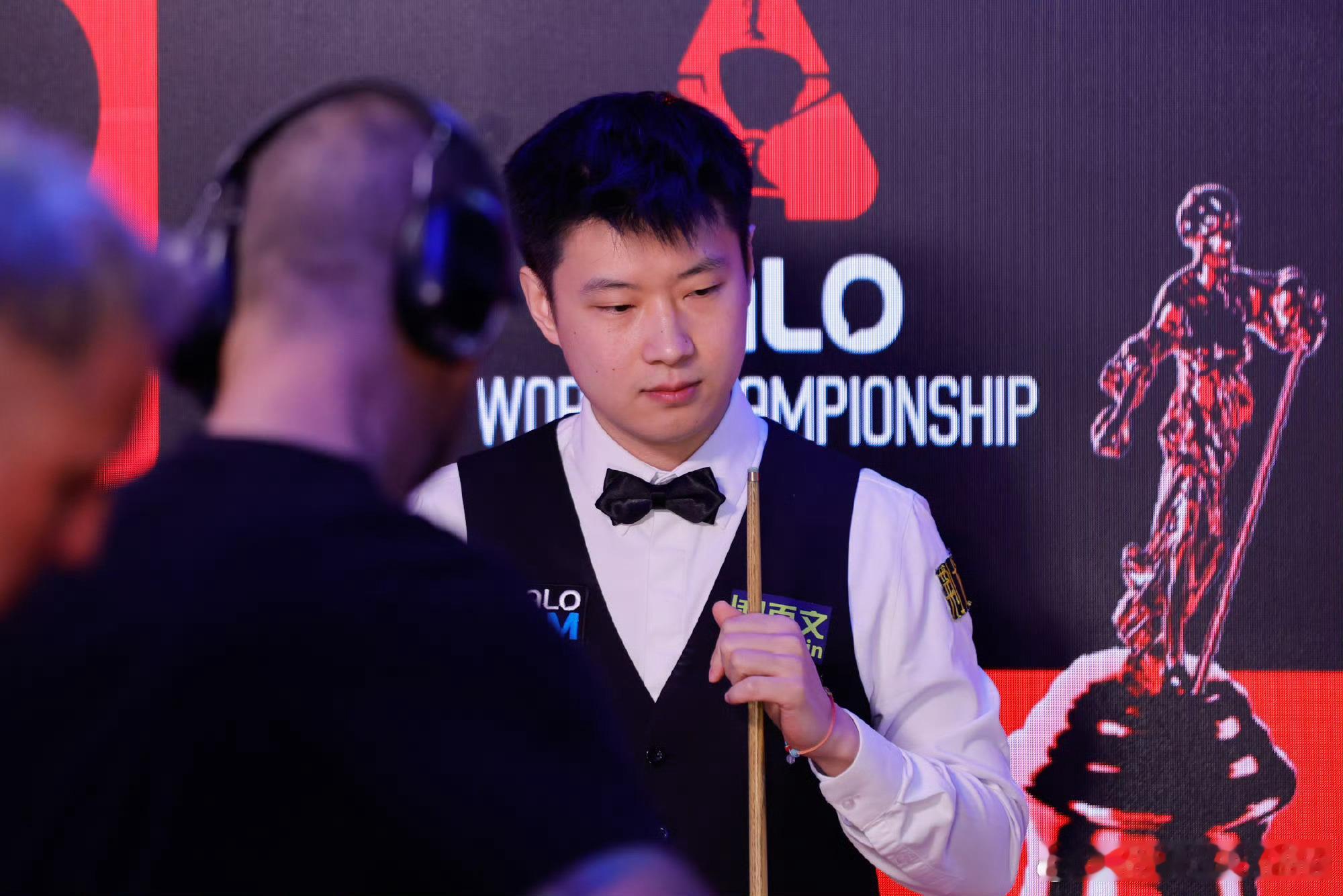 丁俊晖vs赵心童赵心童世锦赛晋级八强 在职业斯诺克的最高舞台，中国军坛的领军人物