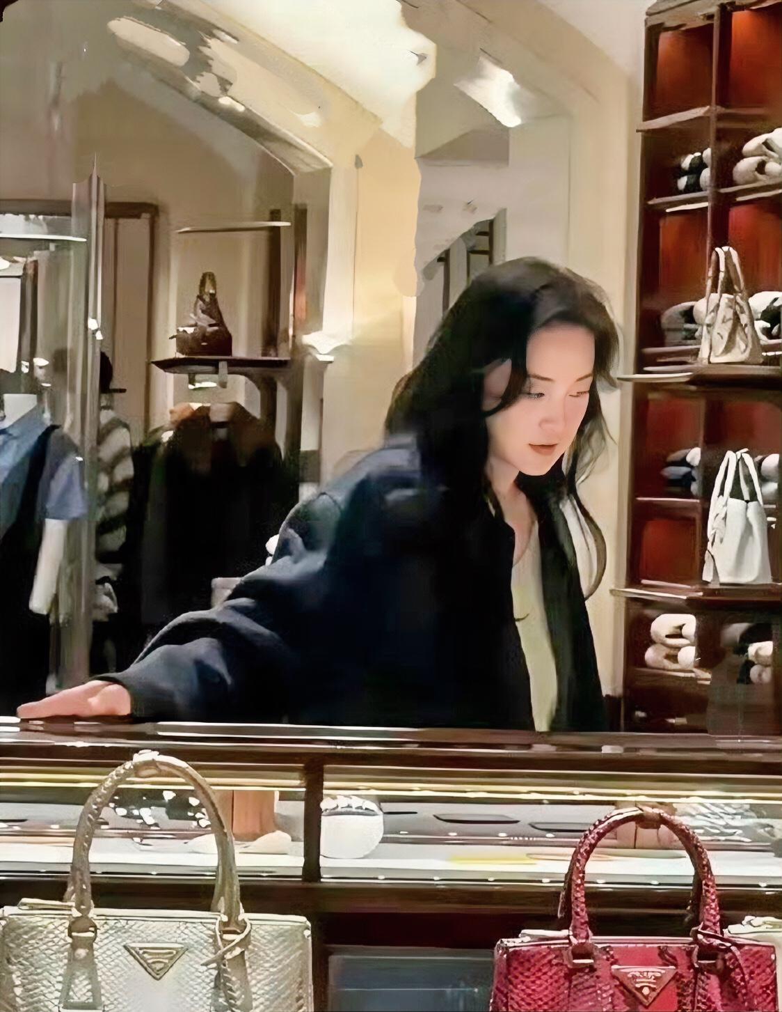 贾玲已经完全是另外的人了，不再肥胖搞笑，而是高冷时尚  娱乐