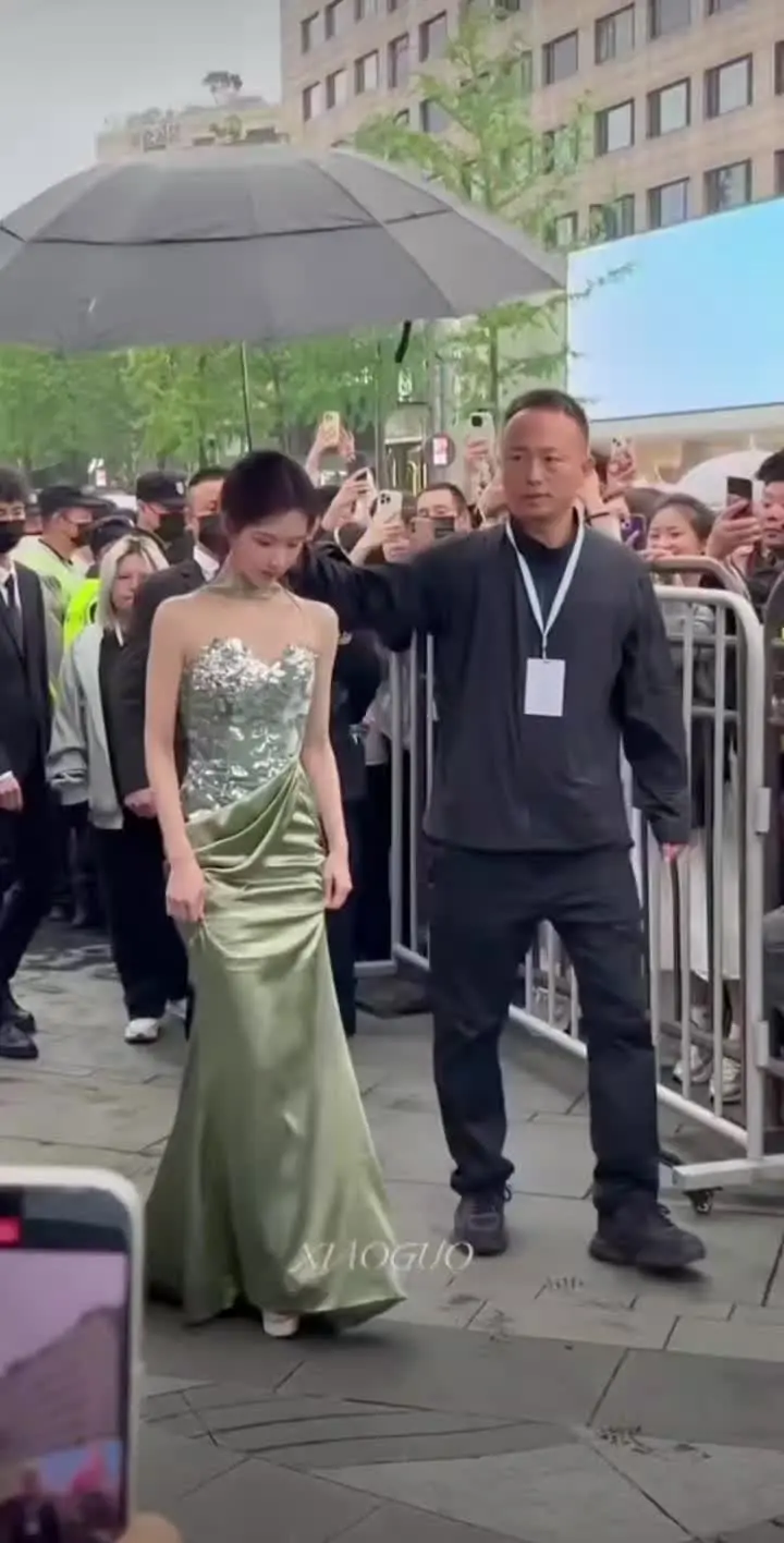 你撑把小纸伞叹姻缘太婉转