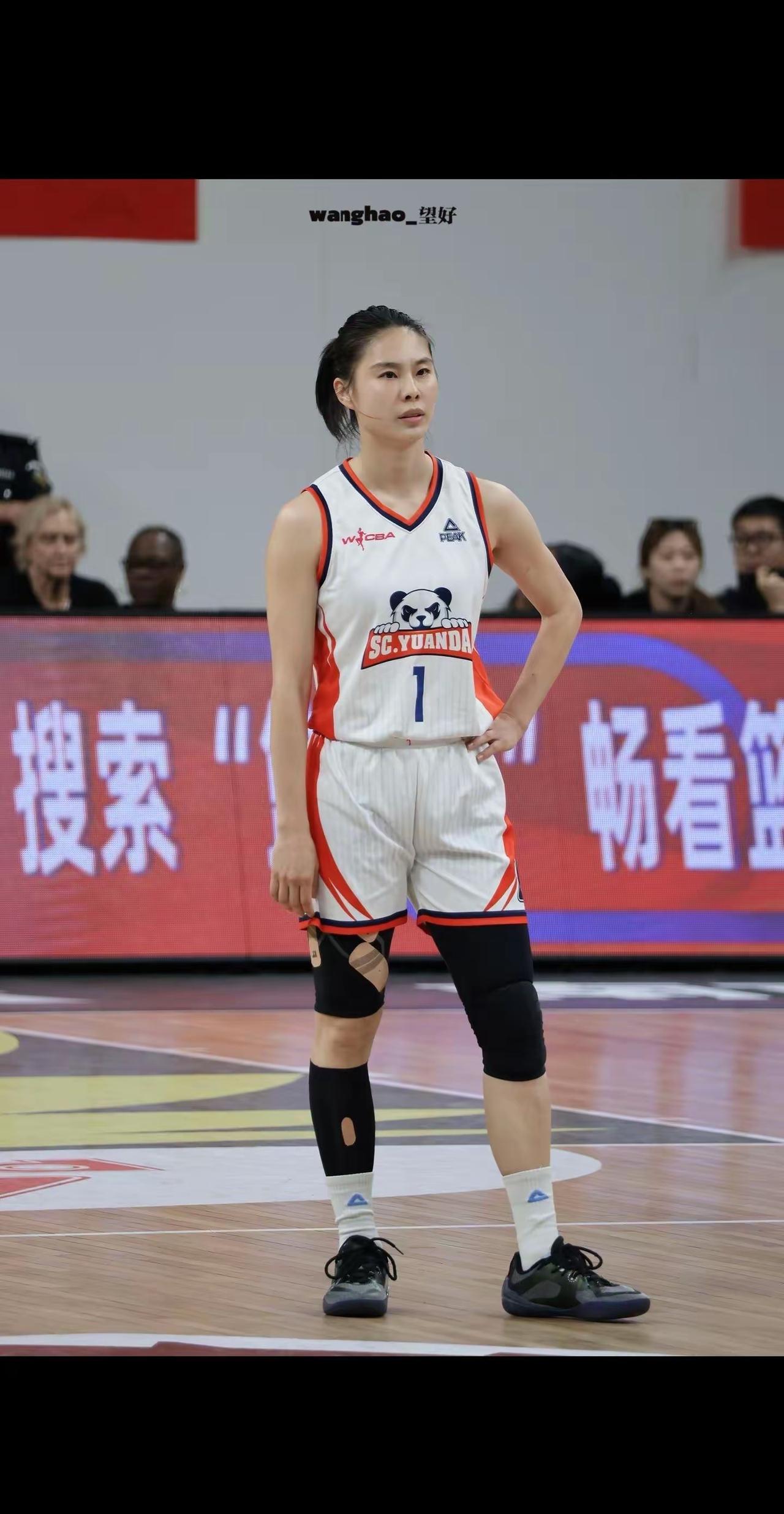 我希望四川女篮今晚首发大名单如下

即霍华德、奥贡鲍尔、贾赛琪、王思雨、李缘
