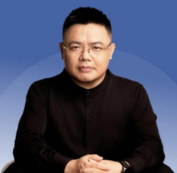 2014年，白伟民的公司倒闭，所有人都选择离开，只有一个人赖着不走，白伟民问她: