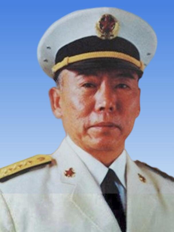 80年代末，海军司令员张连忠中将视察汕头海军供应站，见院内有磅秤，便亲自站上称重