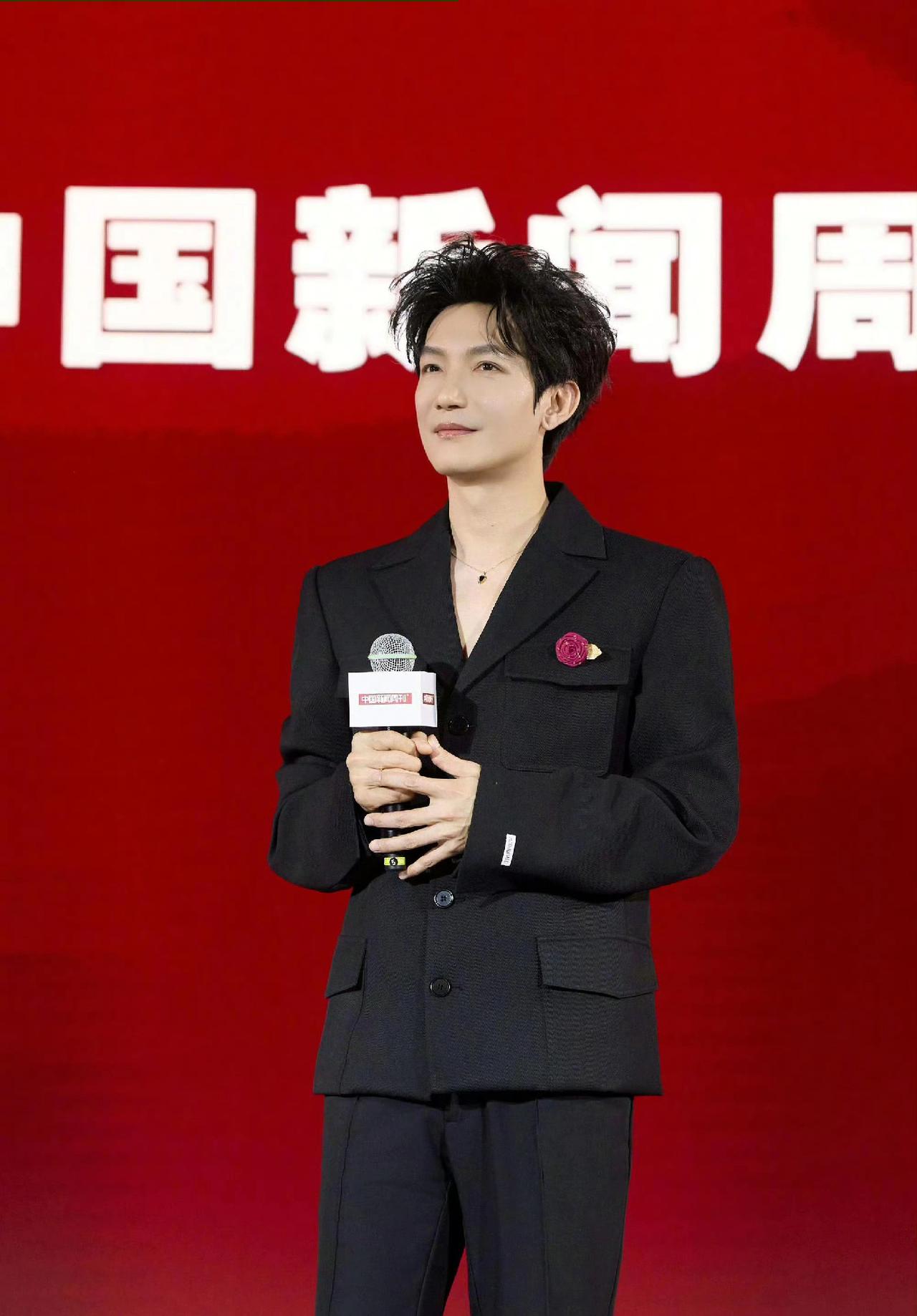 陈楚生获得《中国新闻周刊》2025年度影响力歌手，唯一一个歌手，唱作人！这么重量