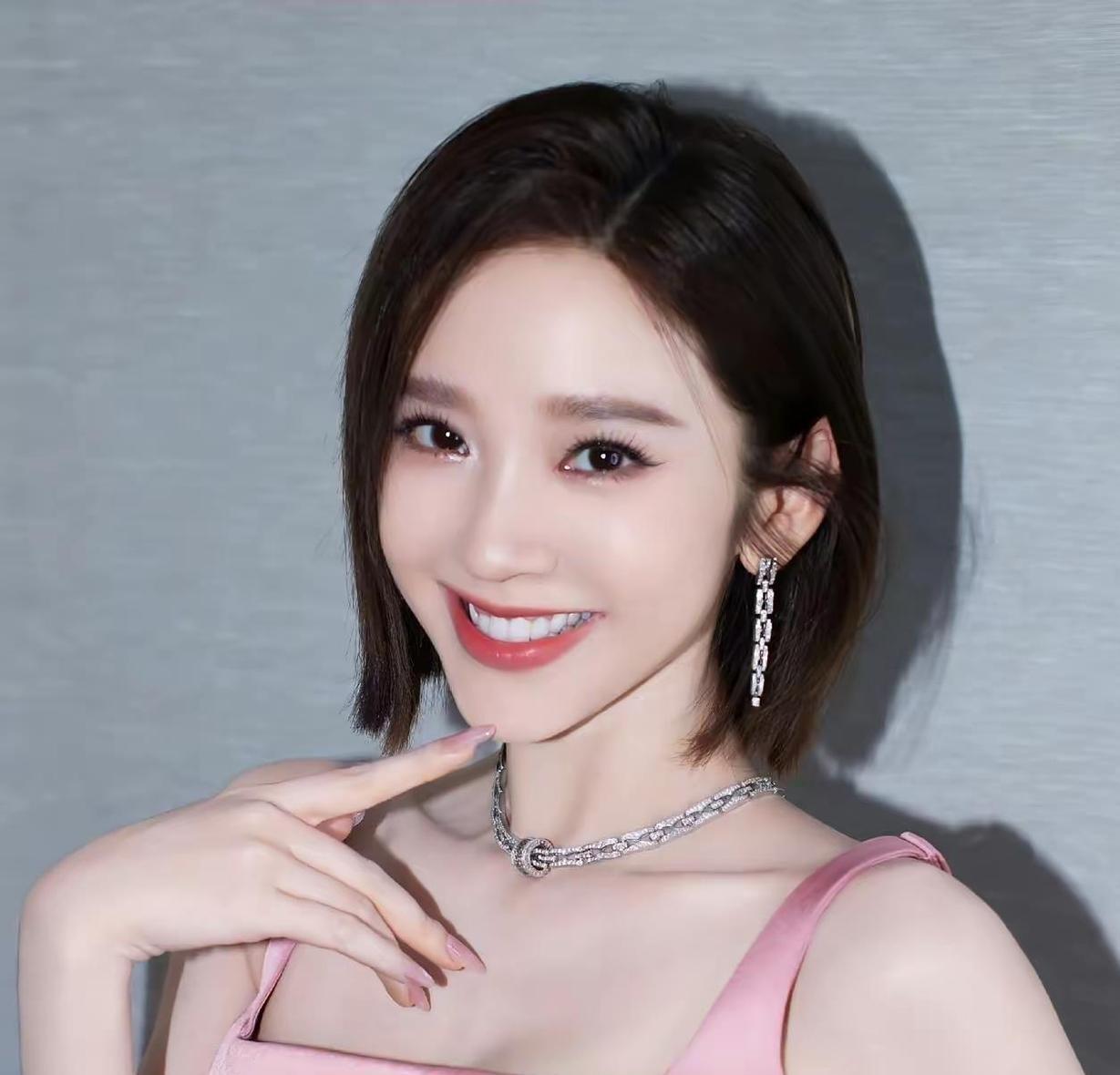 一向低调的张若昀，4月3日深夜突然为妻子唐艺昕发文应援，为她参加《乘风2026》