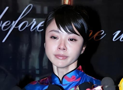 1998年，41岁的刘威爱上了18岁的杨若兮，两人一起生活了9年，刘威跑到国外出