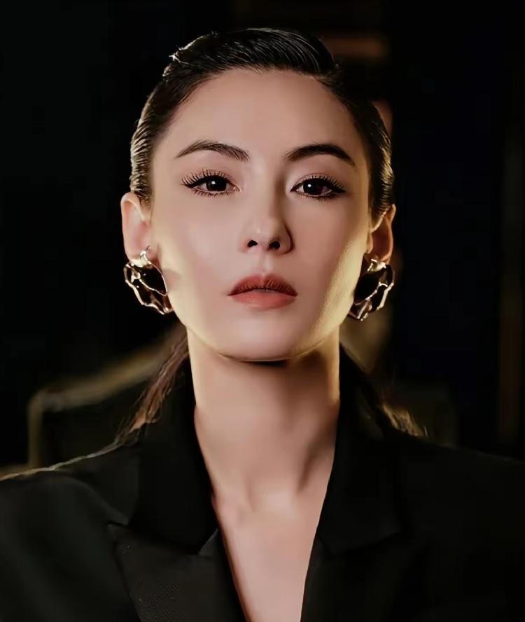 终于明白张柏芝为啥不再婚了!
不是没人馋她身子，
而是她今年45岁了，却还是事无