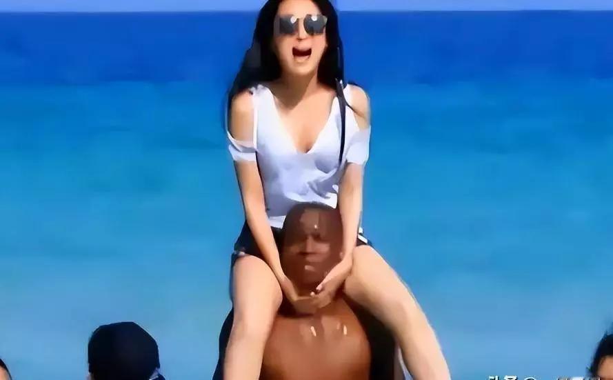 娱乐圈里玩得好的马苏，曾经也是风光无限。北电科班出身的她，在《北风那个吹》里演村