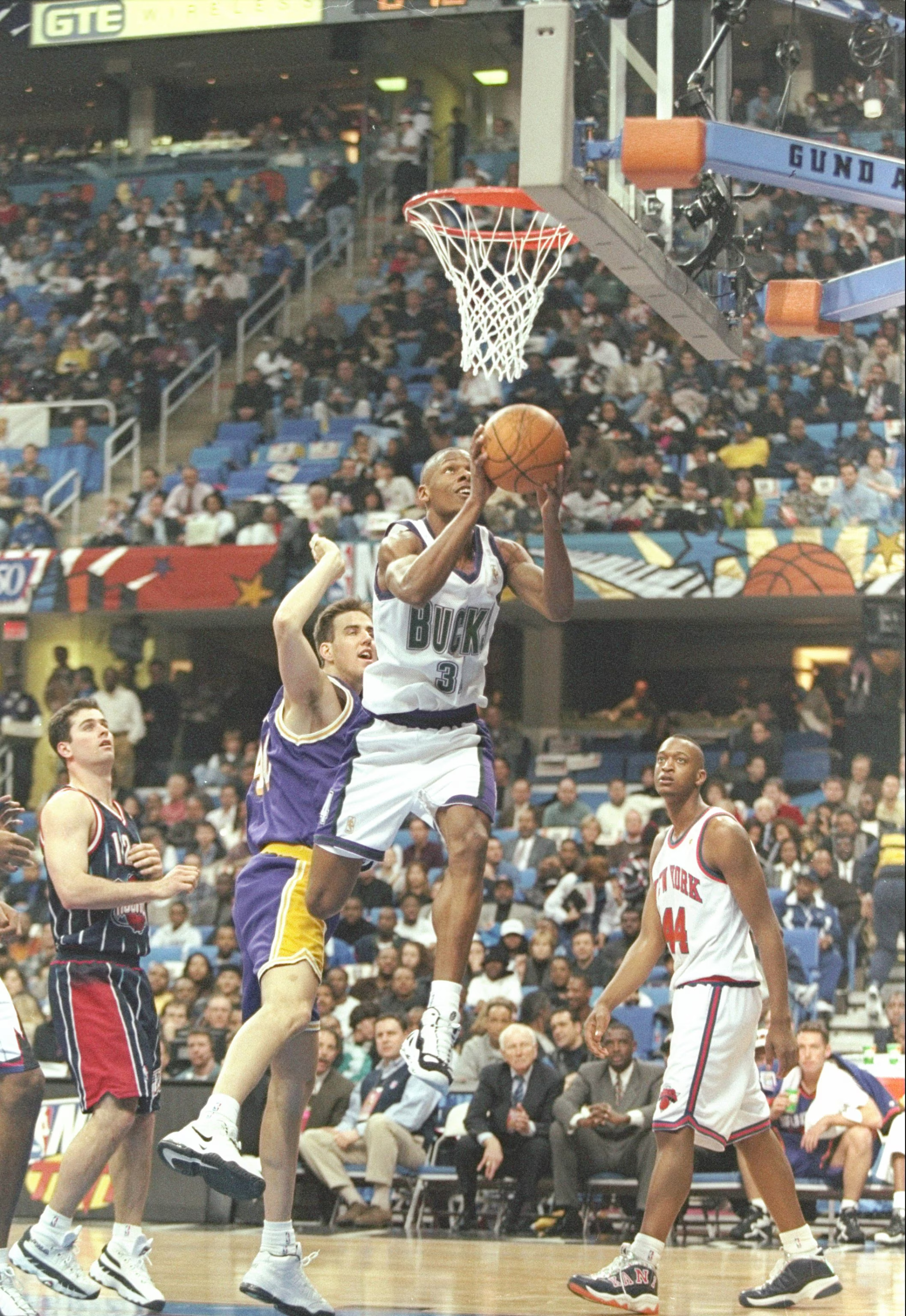 未签约Jordan 的 Ray Allen 大气垫上脚 右老照片中的球员和球鞋 