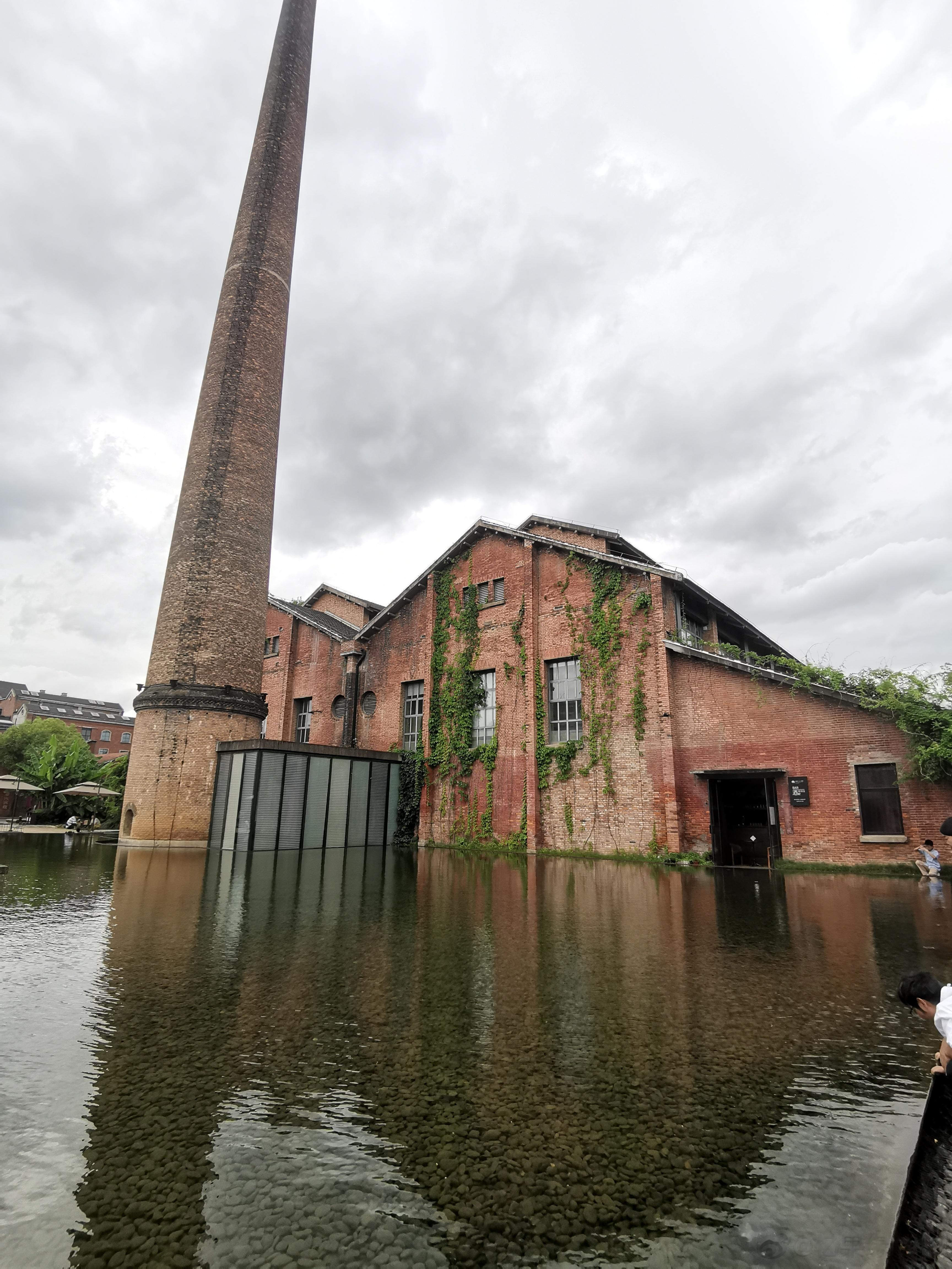 体内有癌，腿部先知？出现3个异常，暗示癌细胞入侵了，别大意​1、下肢浮肿​虽然人