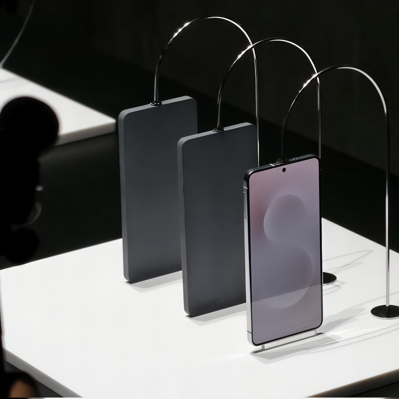 即将到来的3款极致轻薄手机

iPhone 17 Air：极致轻薄，未来感十足
