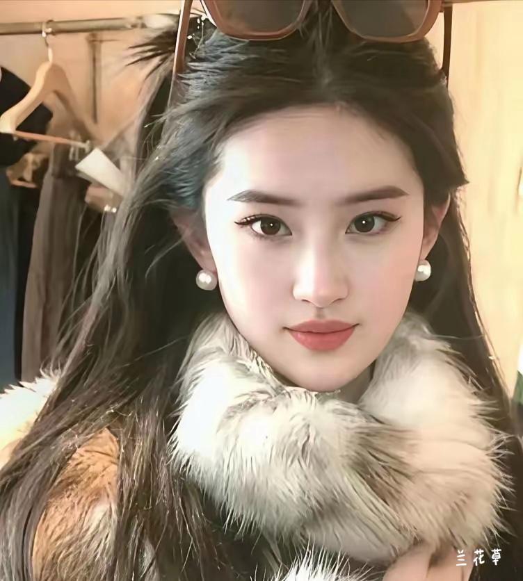 众明星中，看来看去还是刘亦菲最出众，如鹤立鸡群，如木秀于林……
那温婉可人的形象