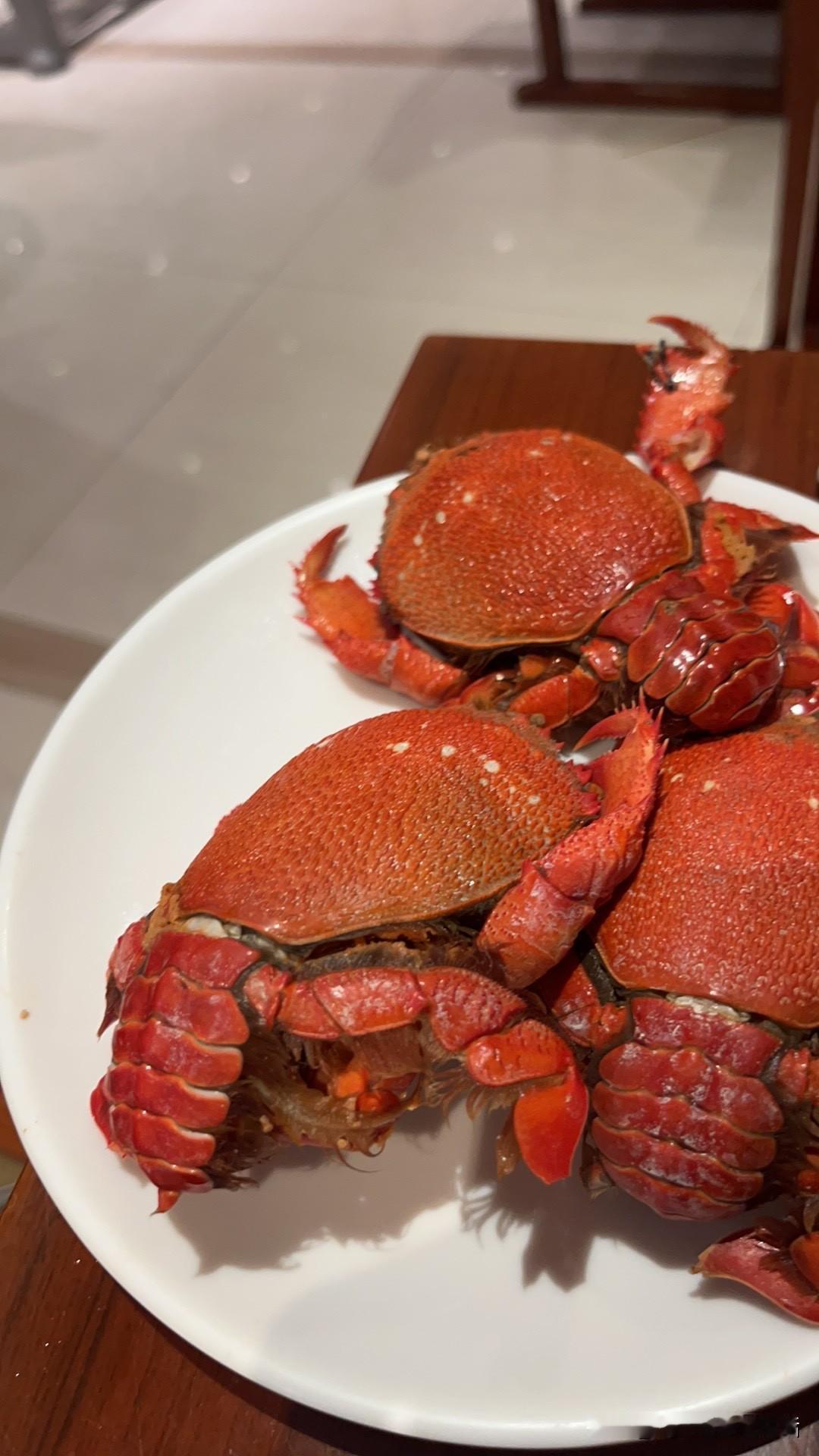 钱能买来孝顺的样子，却买不来真心的陪伴；
物质能让父母衣食无忧，却填不满心里的孤