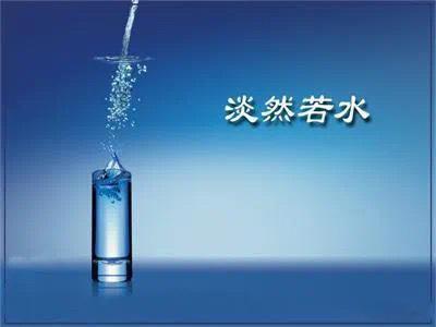 借一段黄昏·默斋主人原创散文相思寄与明月，光阴缓步低行。白日里一身锋芒，都在此刻