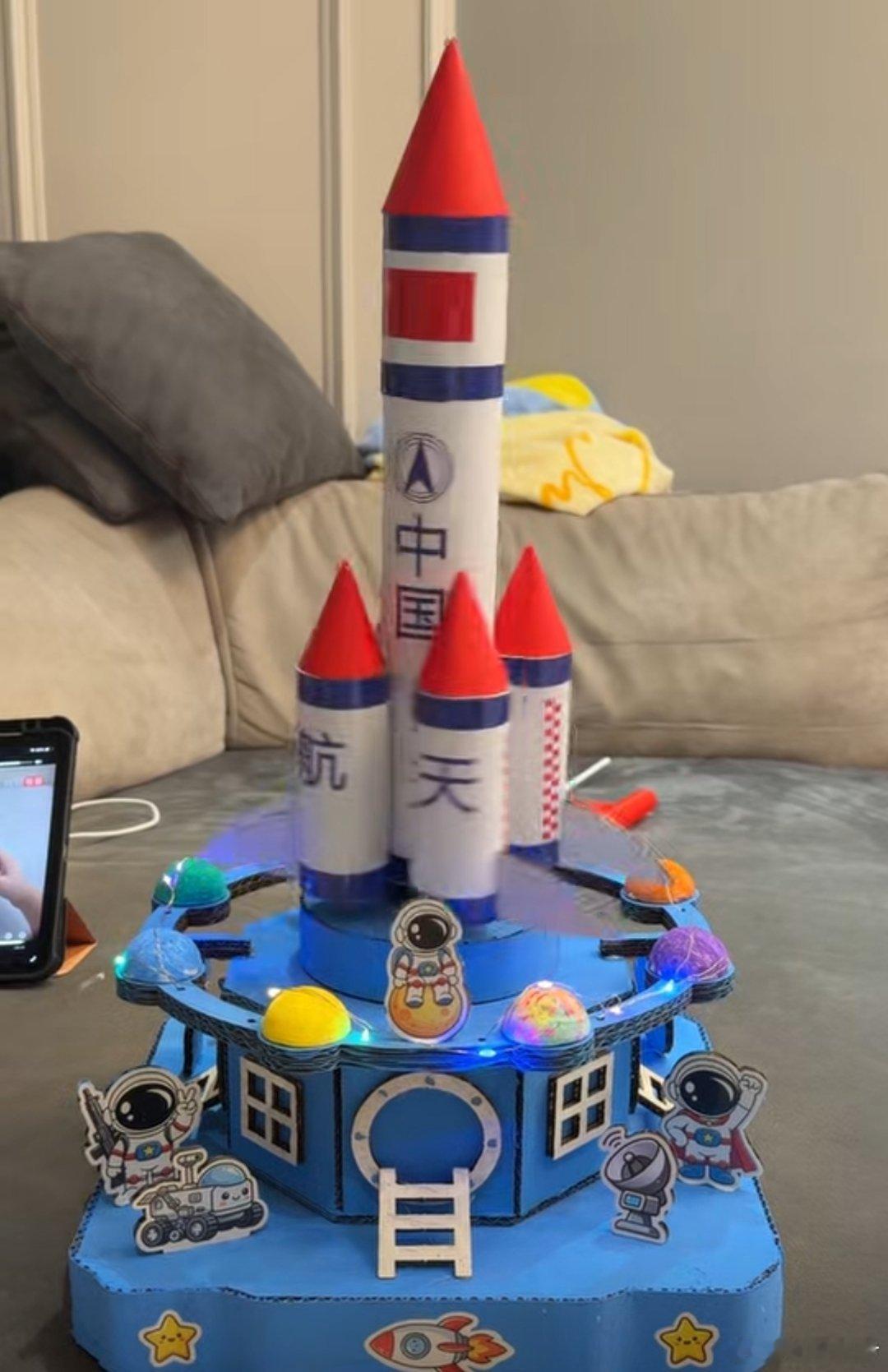 过个国庆，家里俩小学生的作业也是为难我了，固定景点打卡拍照钉钉上传，手工平均一个
